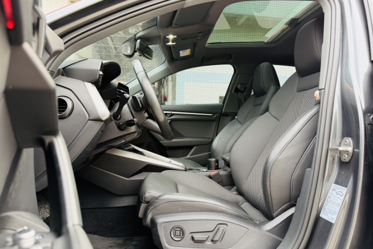 Used Audi A3 2024 A3L Limousine 35 TFSI Fashionable and Elegant Model Interior 3