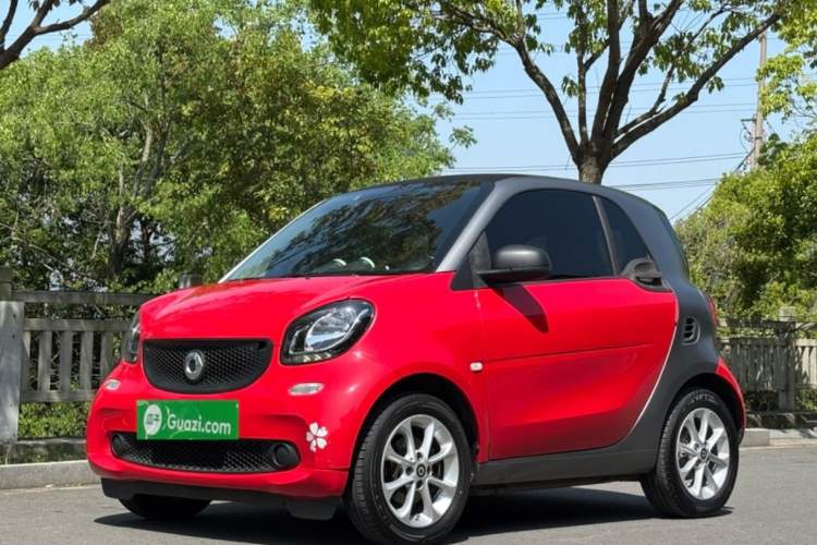 Used smart fortwo 2015 1.0L 52 kW hardtop Dynamic version
