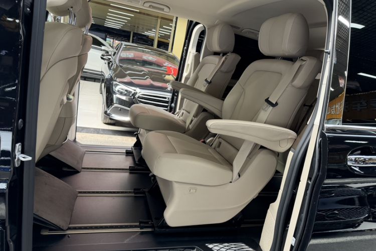 Used Mercedes-Benz V-Class 2024 V 300 Pilot Edition