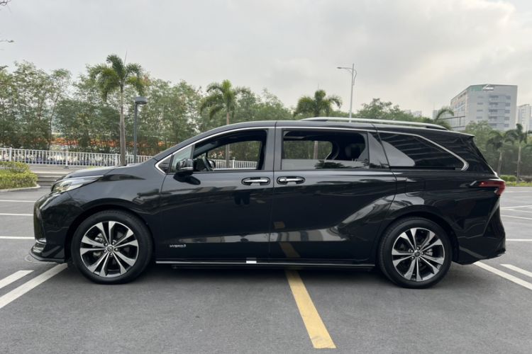 Used Toyota Granvia 2022 2.5L Hybrid Flagship Edition
