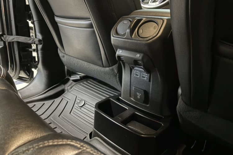 Used Jeep Wrangler 2019 2.0T Sahara Four-Door Version China VI Emission Standard
