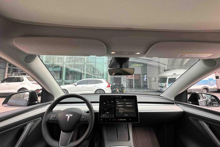 Used Tesla Model Y 2023 Rear-Wheel-Drive Version
