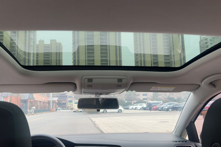 Used Volkswagen Golf 2017 1.6L Automatic Comfort Million-Vehicle Anniversary Edition
