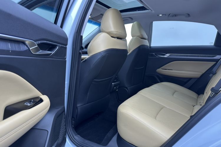 Used Geely Auto Emgrand L HiP 2024 Champion Edition 1.5TD-DHT Pro 100KM Excellence Model
