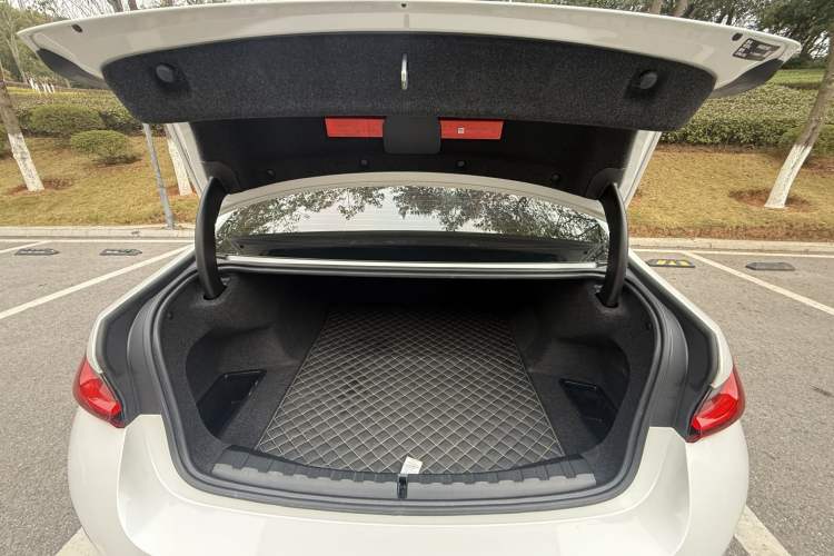 Used BMW i3 2022 eDrive 35 L Interior 6