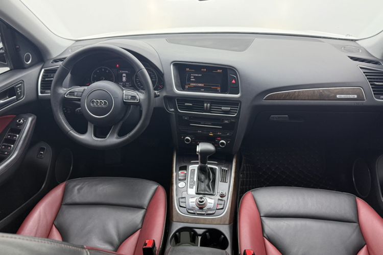 Used Audi Q5 2017 Plus 40 TFSI Comfort Model Interior 1