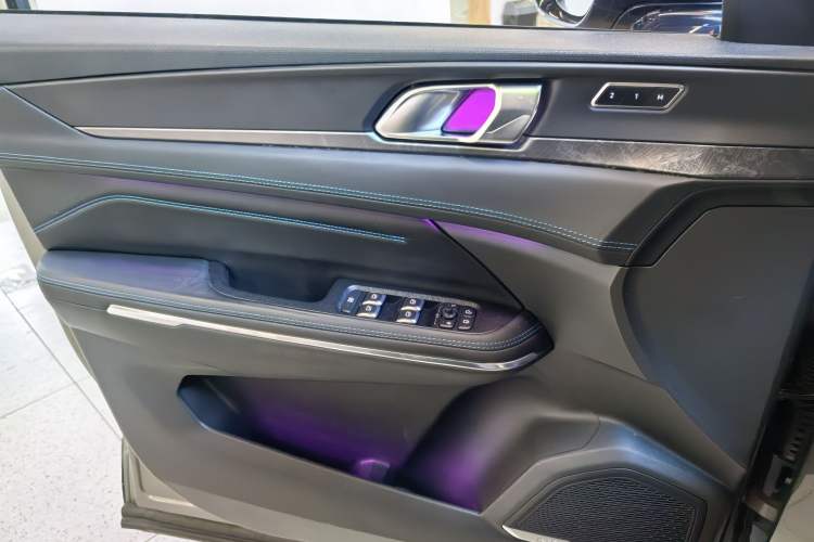 Used Lynk & Co 05 2022 2.0T Two-Wheel Drive Shine Halo Interior 8