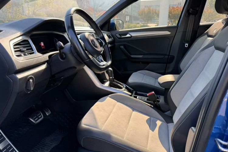 Used Volkswagen T-ROC 2020 280TSI DSG Two-Wheel Drive R-Line Pro
