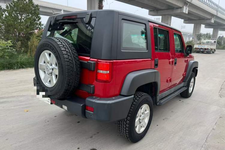 Used BAIC Off-Road BJ40 2016 40L 2.0T Manual Two-Wheel Drive Luxury Edition
