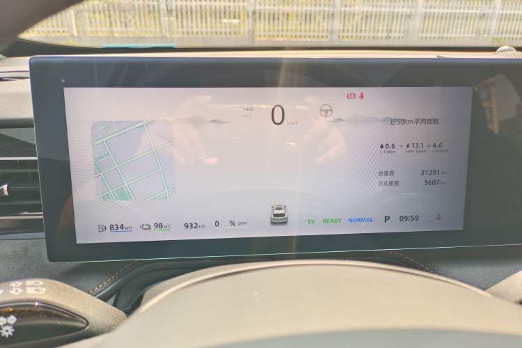 Used Roewe D5X DMH 2024 135 Tech Edition
