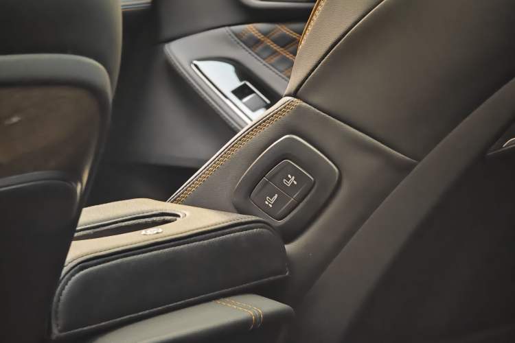 Used Toyota Avalon 2024 Dual-Motor 2.0L Luxury Edition