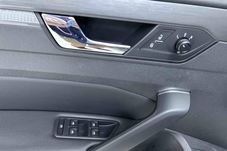 Used Volkswagen Passat 2016 330TSI DSG Luxury Edition Interior 7