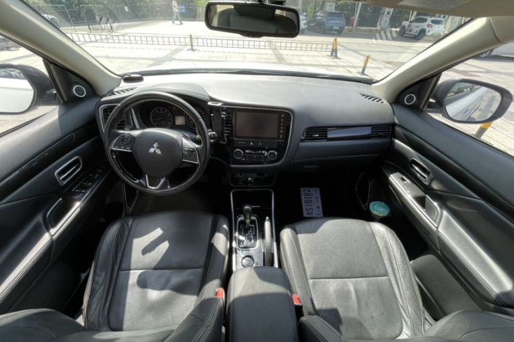 Used Mitsubishi Outlander 2018 2.0L Two-Wheel Drive Glory Edition 5 Seats
