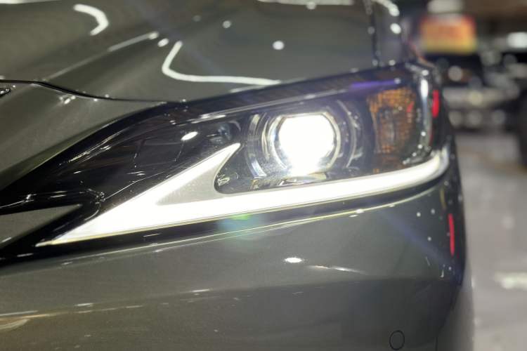 Used Lexus ES 2022 200 Excellence Edition Exterior 7