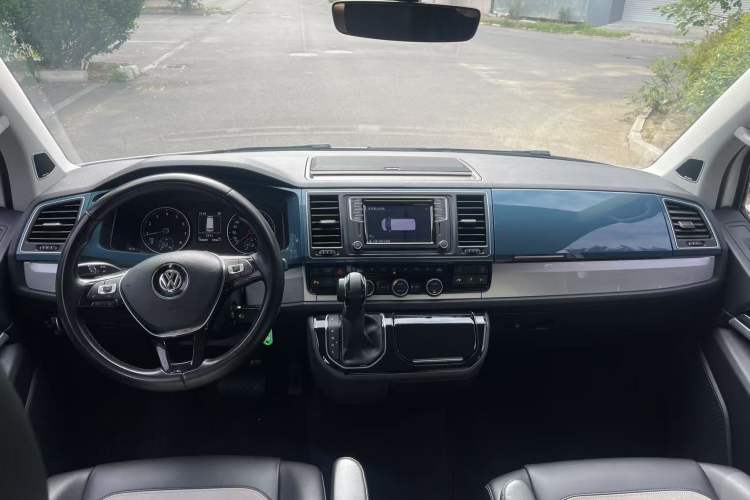 Used Volkswagen Multivan 2018 2.0 TSI Four-Wheel Drive Comfort Edition 7-Seater Interior 2