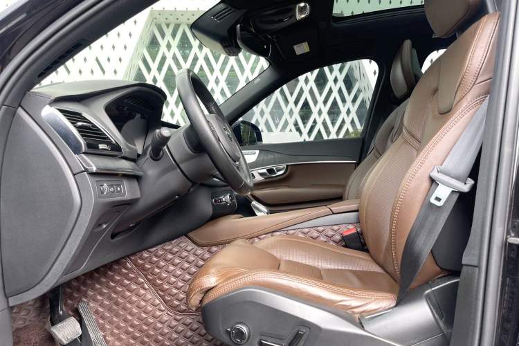 Used Volvo XC90 New Energy 2021 E-Drive Hybrid T8 Luxury Flagship 7-Seater Interior 2