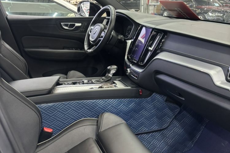 Used Volvo XC60 2019 T5 4x4 Smart & Dynamic Sport Edition China VI Standard