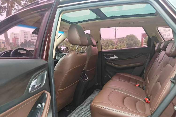 Used Baojun 560 2017 1.5T DCT Flagship Model 7 Seats