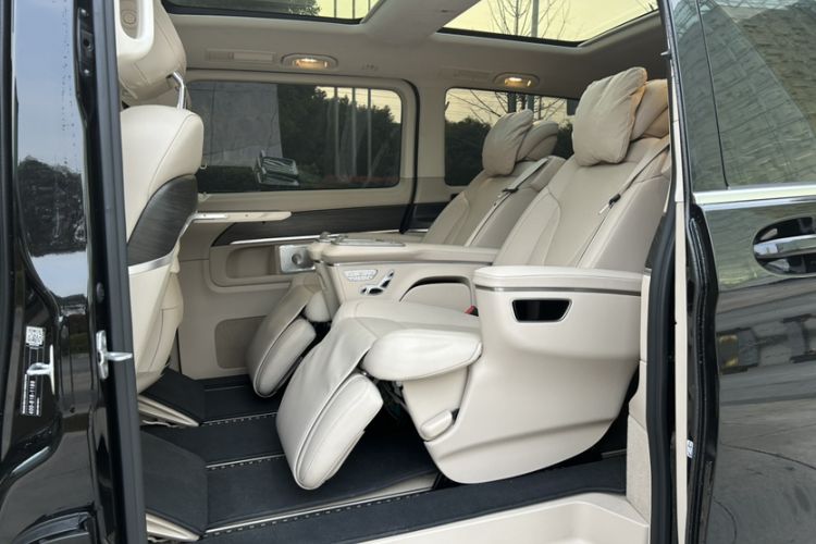 Used Mercedes-Benz V-Class 2024 V 300 L Long Wheelbase Prestige Edition Interior 1