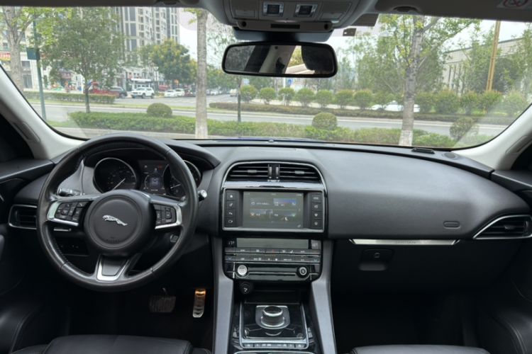 Used Jaguar F-PACE 2018 2.0T Four-Wheel Drive Urban Luxury Edition
