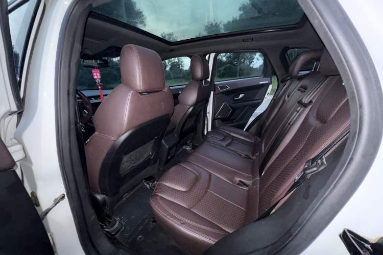 Used Land X7 2015 2.0T Panoramic Prestige Edition

