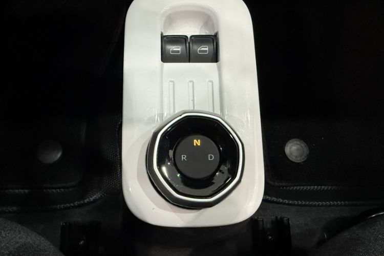 Used Geely Galaxy Panda 2023 Panda Mini 200km Endurance Bear Gear Lever