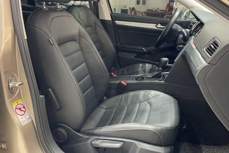 Used Volkswagen Lamando 2015 280TSI DSG Comfort Edition Right Front Seat