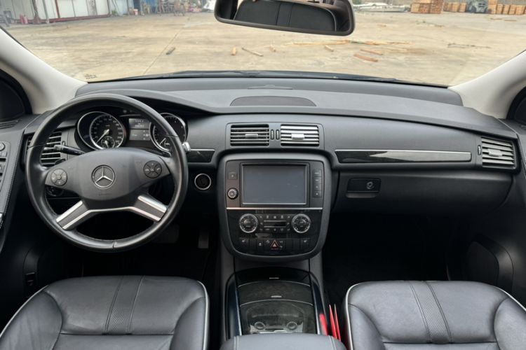 Used Mercedes-Benz R-Class 2017 R 320 4MATIC Business Edition Prestige Model Interior 1