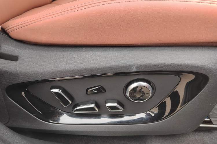 Used Changan CS75 PLUS 2025 4th Generation 1.5T New Blue Whale Smart Flagship Version
