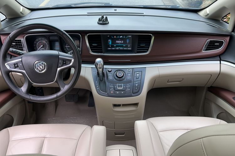 Used Buick GL8 2018 28T Luxury Model China VI Standard Center Console