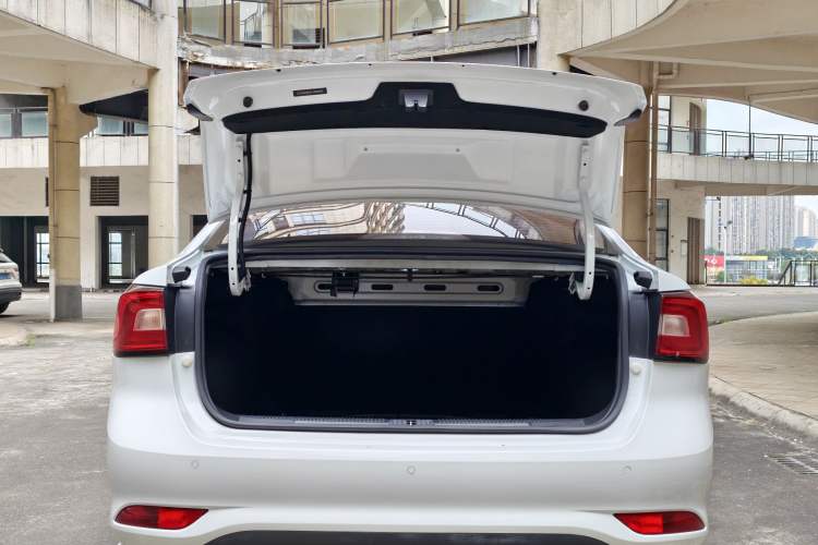 Used Roewe i5 2020 1.5L Automatic 4G Connect Luxury Flagship Edition