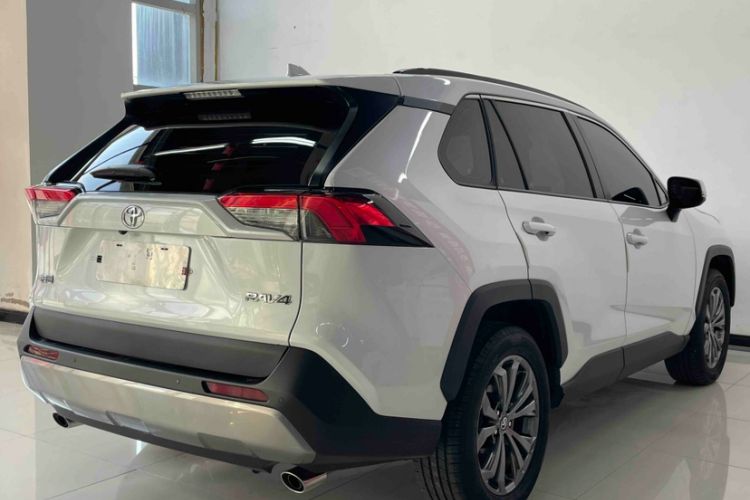 Used Toyota RAV4 2023 2.0L CVT Two-Wheel Drive Fashion Plus Edition
