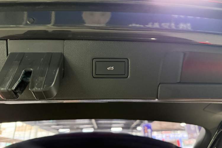 Used Volkswagen Tayron 2020 330TSI Two-Wheel Drive Luxury Connected Pro Edition Interior 7