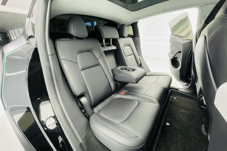 Used Tesla Model Y 2023 Rear-Wheel-Drive Version
