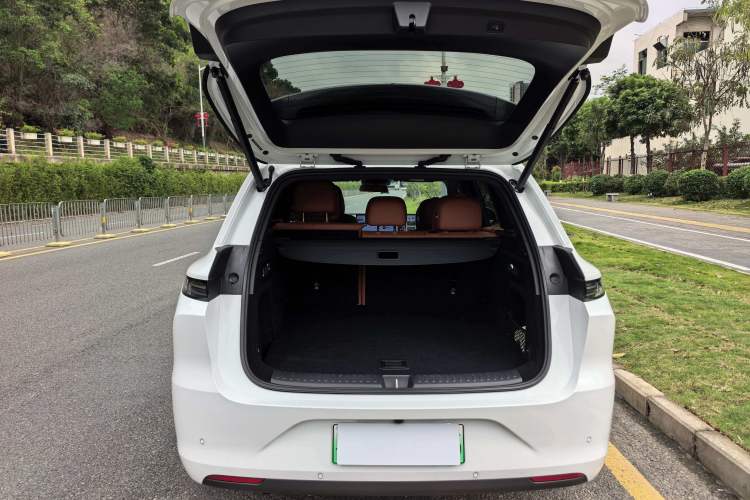 Used Li Auto L6 2025 Pro Smart Refresh Edition Interior 9