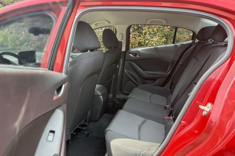 Used Mazda 3 Axela 2017 Sedan 1.5L Automatic Comfort Model Emission Standard China V Interior 4