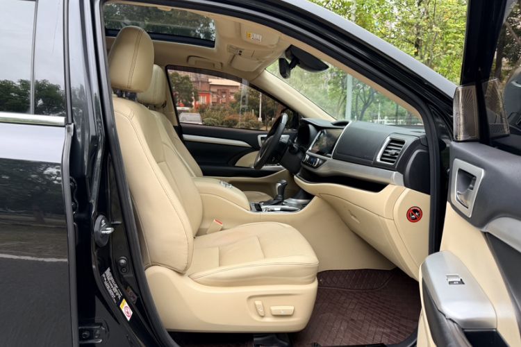 Used Toyota Highlander 2018 2.0T Two-Wheel Drive Luxury Edition 7 Seats China VI Standard Interior 8