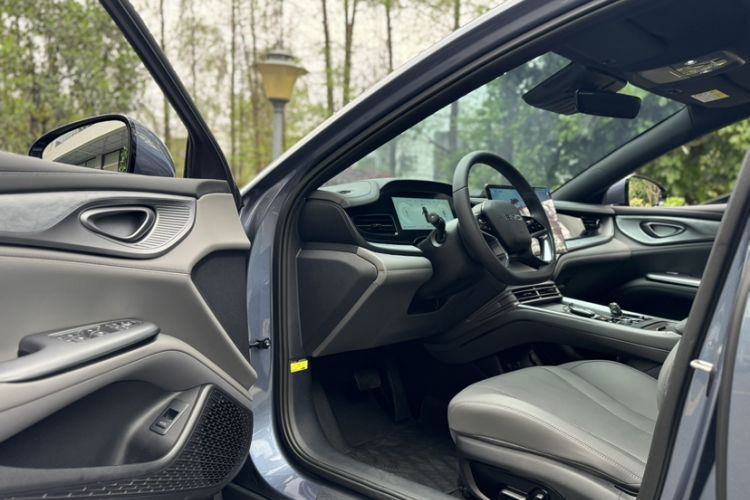 Used BYD Seal 2024 HONOR Edition DM-i 1.5L 121km Luxury Model Interior 4