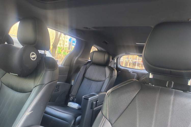 Used Toyota Sienna 2024 2.5L Hybrid Luxury Edition