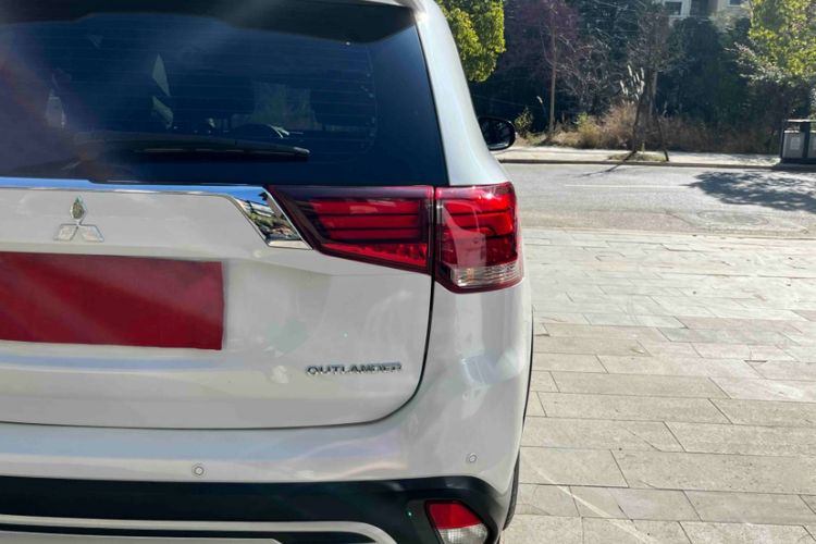Used Mitsubishi Outlander 2020 2.4L 4x4 Zhi Xiang Edition 5 Seats Exterior 8