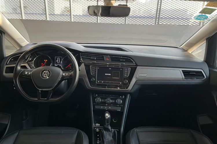 Used Volkswagen Touran 2018 Volkswagen Touran L 280TSI DSG Comfort Edition 7-seater
