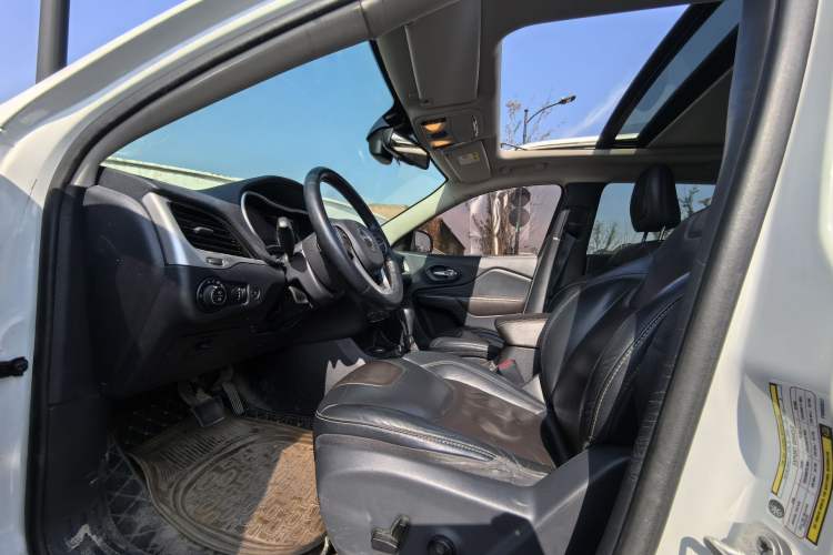 Used Jeep Cherokee 2015 2.4L Elite Edition
