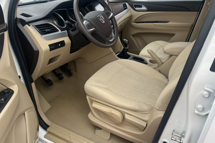 Used Baojun 730 2016 Revised 1.5L Manual Standard Version 7 Seats China V Emission Standard
