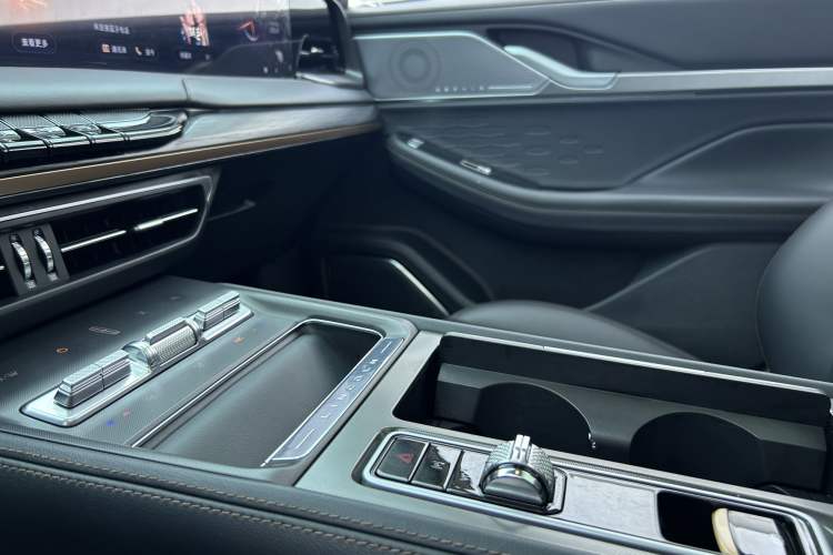 Used Lincoln Z 2022 iXiang Luxury Edition Interior 11