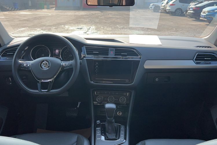 Used Volkswagen Tiguan L 2019 Updated Version 330TSI Automatic Two-Wheel Drive Panoramic Comfort Edition China VI Standard