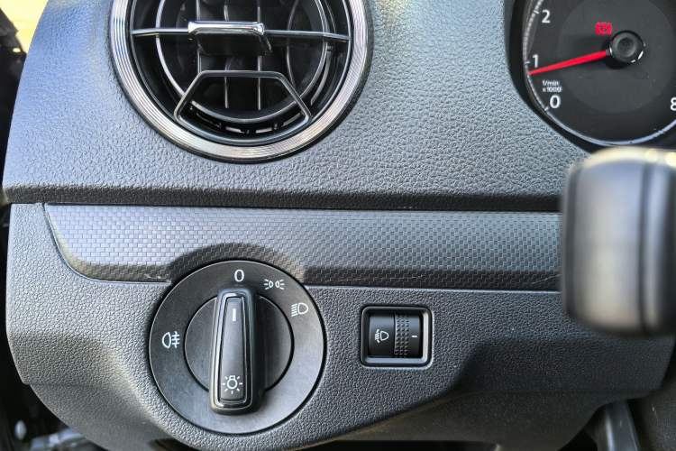 Used Volkswagen Jetta 2019 Dream Edition 1.5L Manual Fashion Version Interior 5