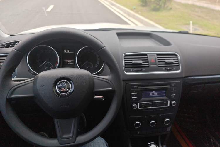 Used Skoda Yeti 2016 1.4TSI DSG Advanced Edition Interior 6