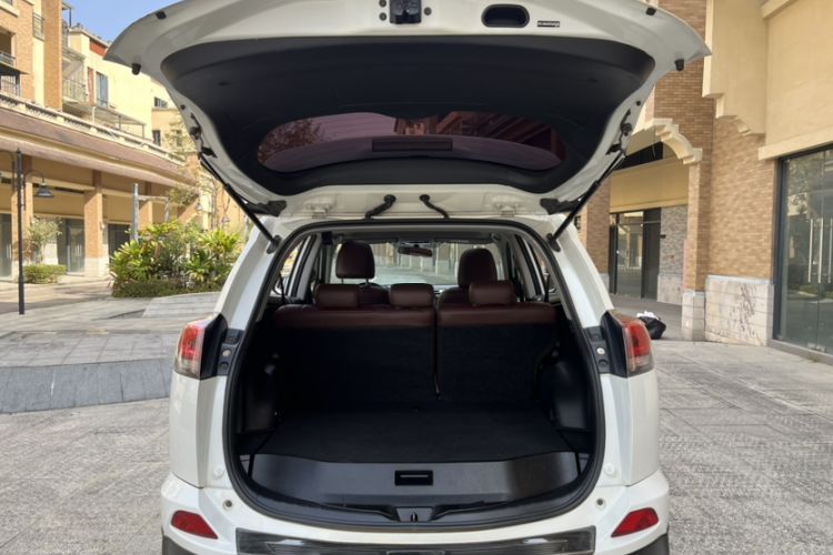 Used Toyota RAV4 2016 2.0L CVT Two-Wheel Drive Fashion Edition China V Standard