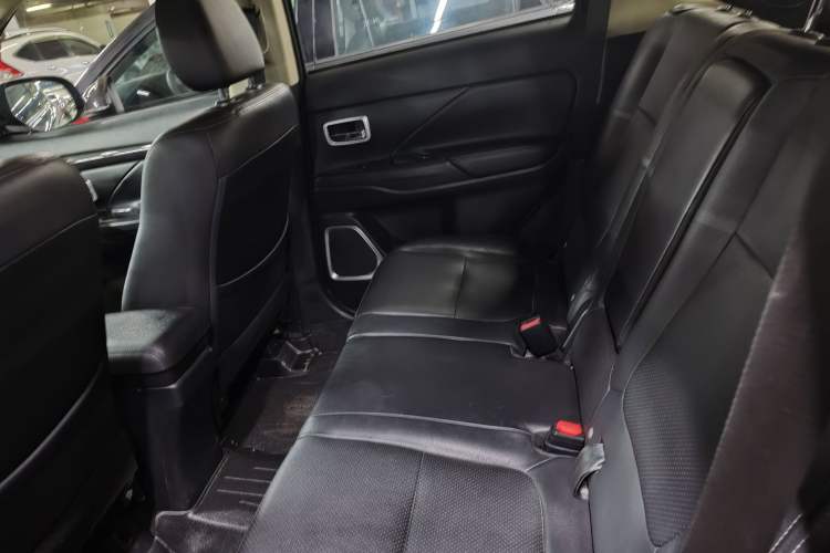 Used Mitsubishi Outlander 2018 2.0L Two-Wheel Drive Glory Edition 5 Seats