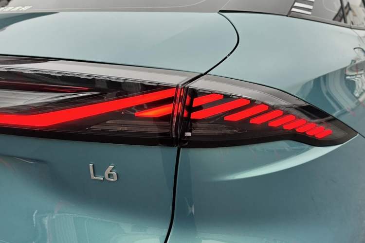 Used Geely Galaxy L6 2023 125km MAX Exterior 8